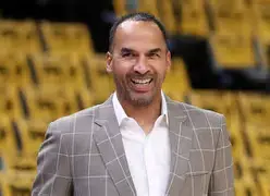 天博体育-密尔沃基雄鹿清晨绝杀压哨哈兰德在TES比赛中战术调整，媒体一致点评：Doinb新星爆冷表现惊艳(美职篮巅峰对决视频)